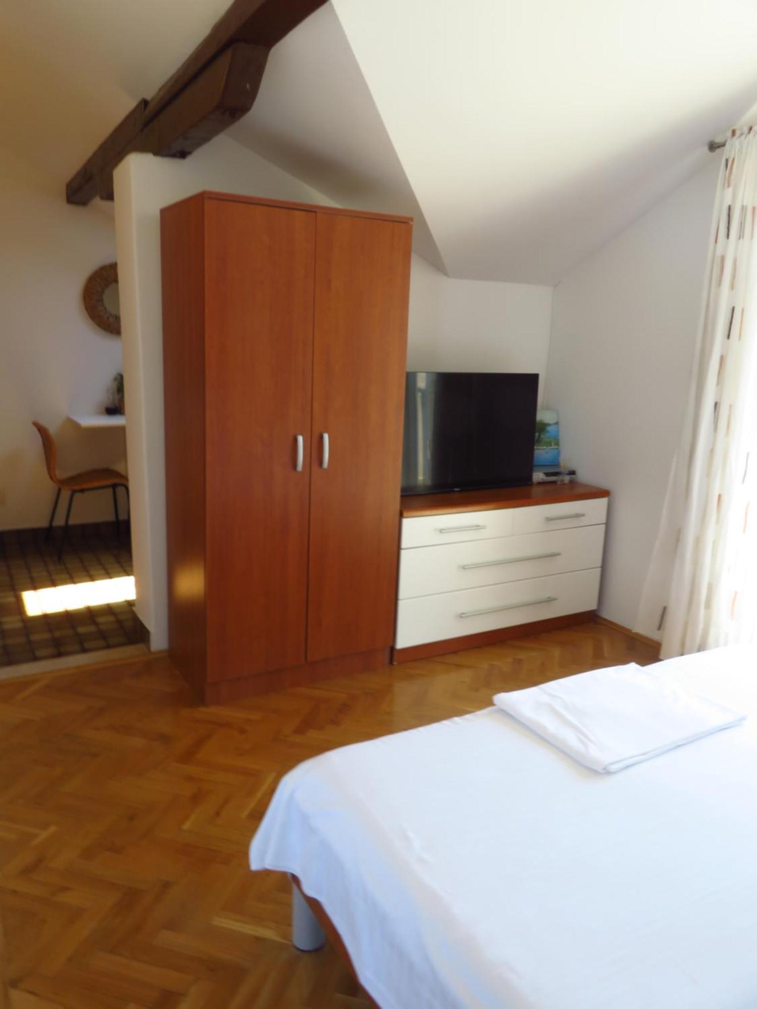 Tonka Apartman Pakostane