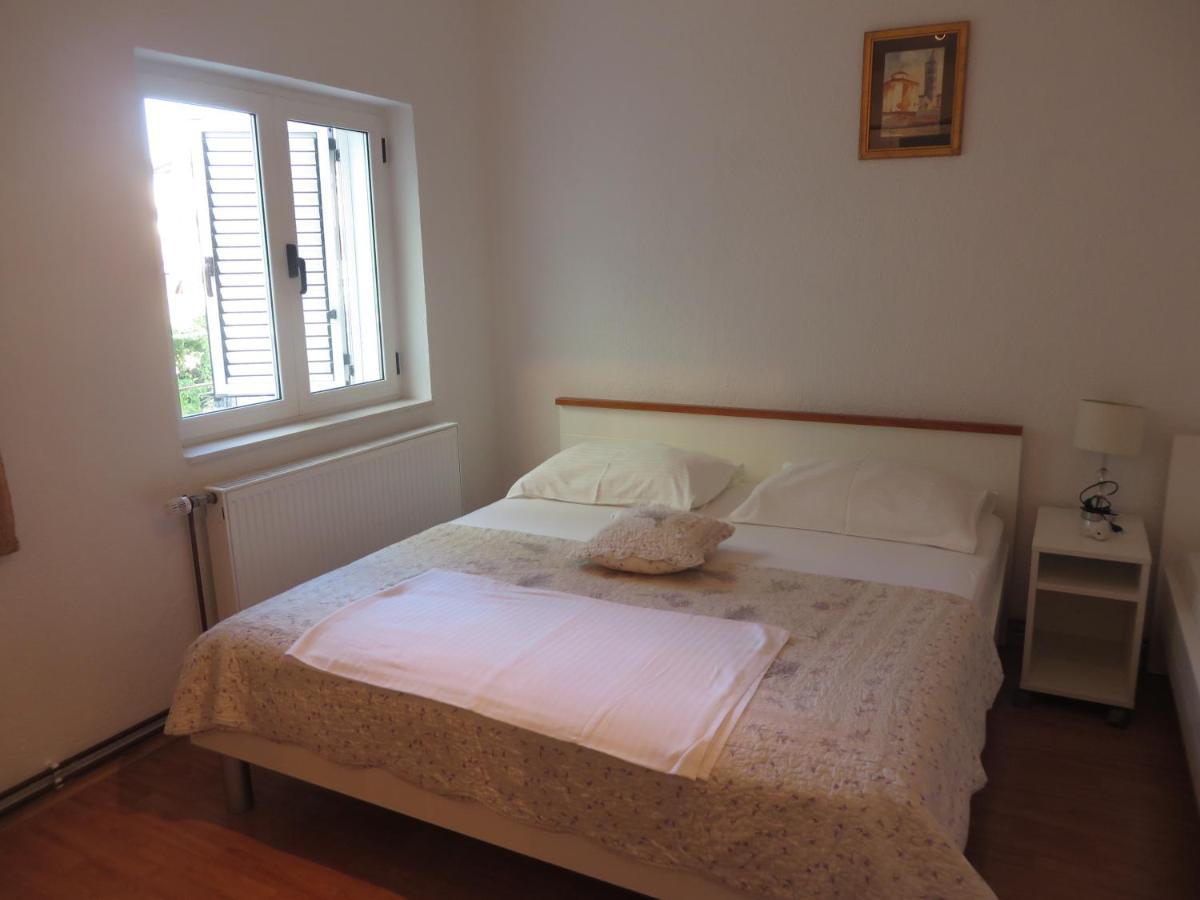 Apartma Tonka Pakostane