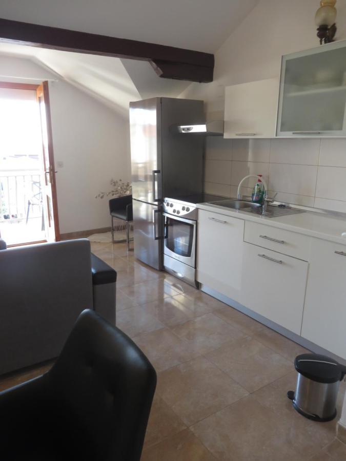 Apartma Tonka Pakostane